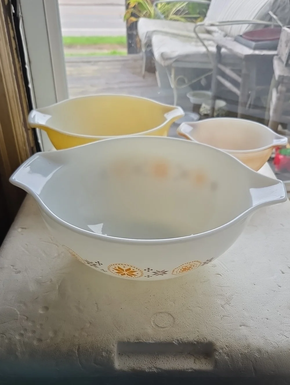 Pyrex Town An Country Mixing Bowl Set with Retro Motif